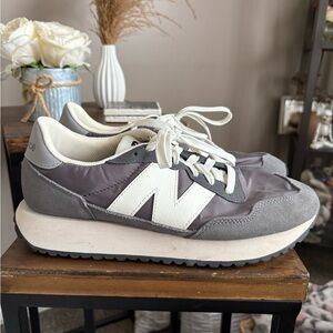 Women’s New Balance 237 sneakers. Gray Sneakers size 10.